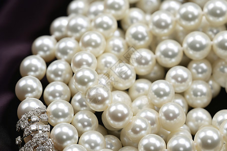 一条高贵的珍珠项链图片