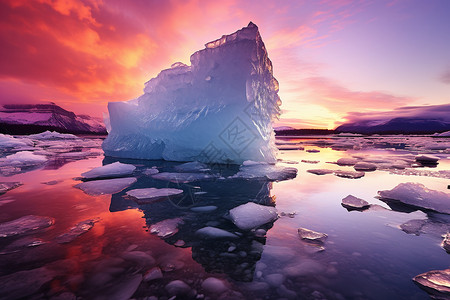 霞光下的冰川图片