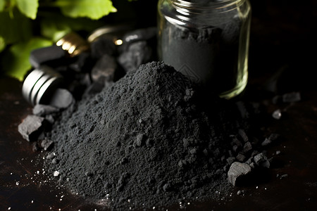 木炭的粉末吸水性强高清图片