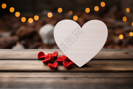 木桌上浪漫的爱心贺卡背景图片