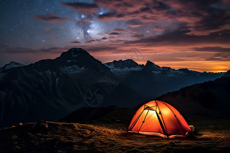 夏季山间露营的照片背景图片