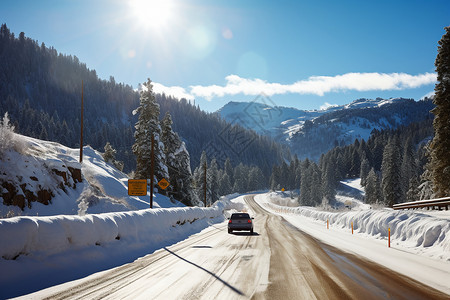 冬季雪山公路上的汽车背景图片