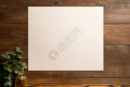 木桌上的白色纸张背景图片