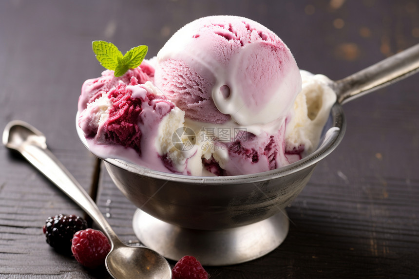美味的浆果冰淇淋图片