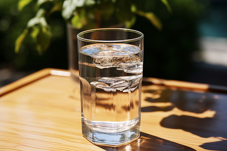 玻璃营养玻璃杯中的矿泉水背景