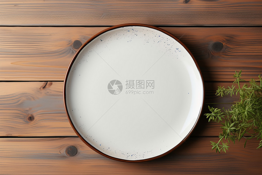 素雅的陶瓷盘子图片