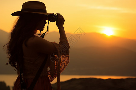 夕阳下的女性图片