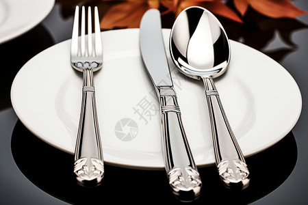 银质的餐具套装背景图片