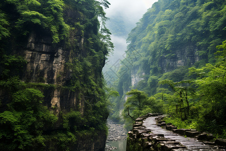 悬崖上人工修建的山路图片