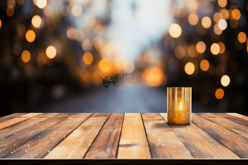 木桌上温暖的烛光图片