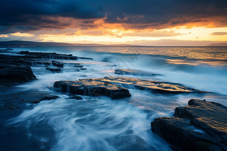 海浪拍击岩石背景