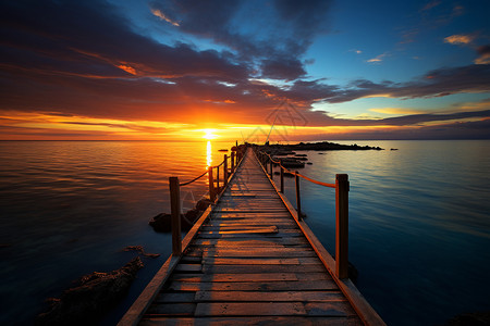 日落时分的海边木桥图片
