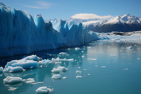 冰川与山脉的壮观画面图片