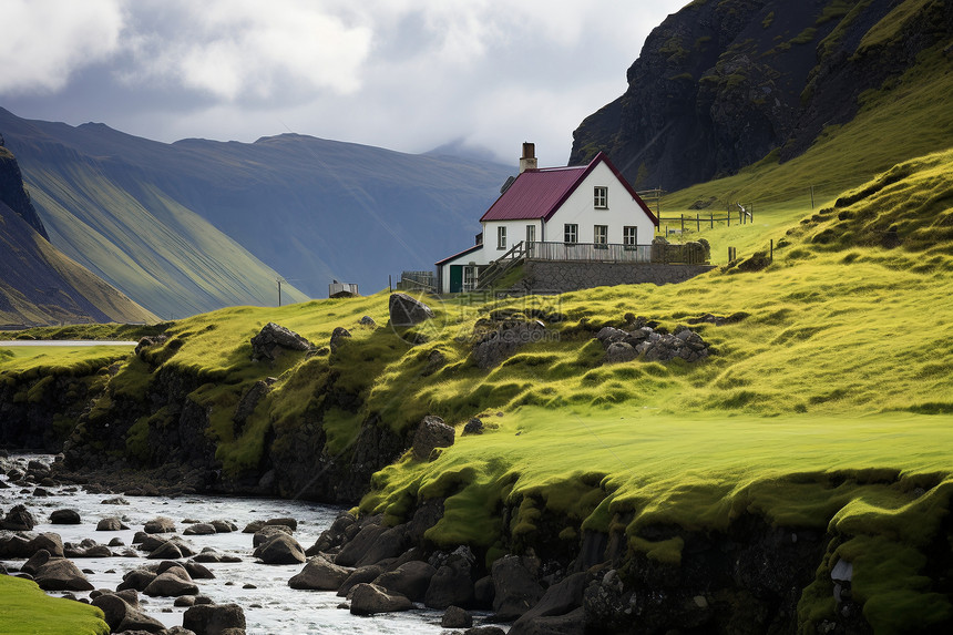 溪流边的小屋图片