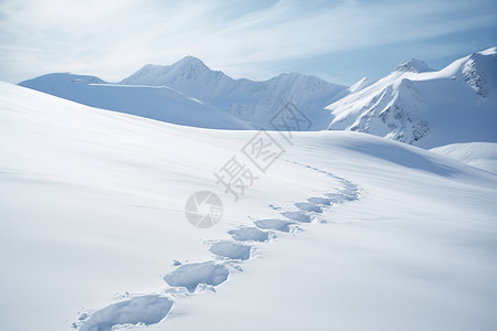 雪山上的脚印背景图片