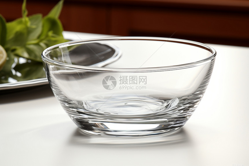 时尚的透明玻璃碗图片
