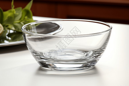 时尚的透明玻璃碗背景图片