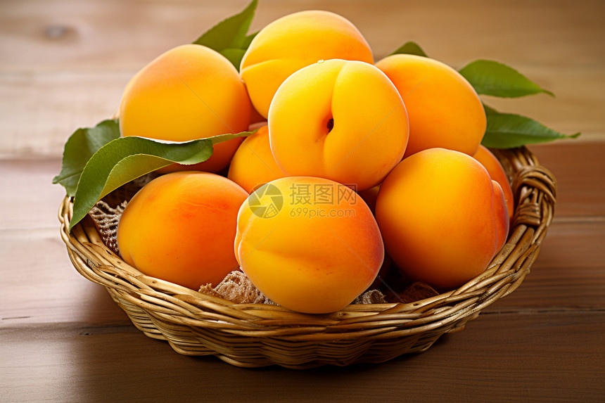 美味新鲜的桃子图片