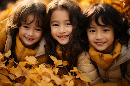 秋天落叶里的孩子图片
