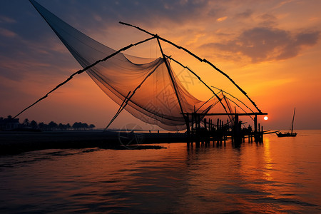 在夕阳下的渔网图片