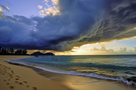 沙滩雨后的云彩图片