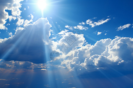 穿透蓝色阳光明媚阳光穿透云层背景