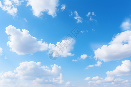夏日天空中的云朵背景图片