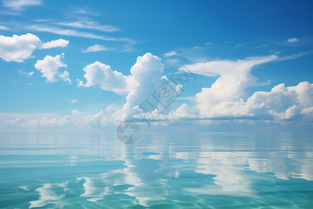 海天一色透明的海水高清图片