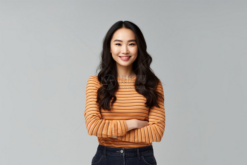 自信微笑的亚洲女性图片