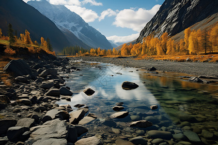 秋天的河谷图片