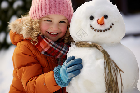 孩子在雪地上堆雪人图片