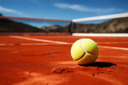 红土网球场上的网球背景