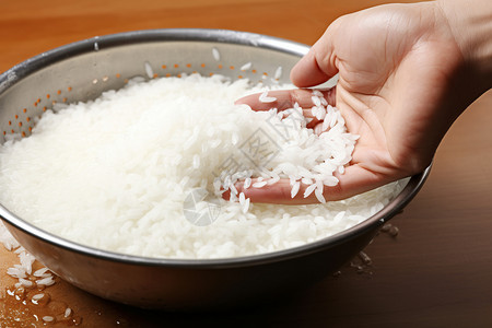 米饭里的手背景图片
