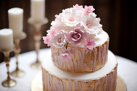花香弥漫的婚礼蛋糕图片