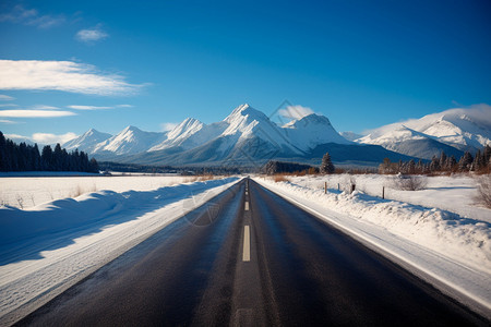 公路雪山的风景图片