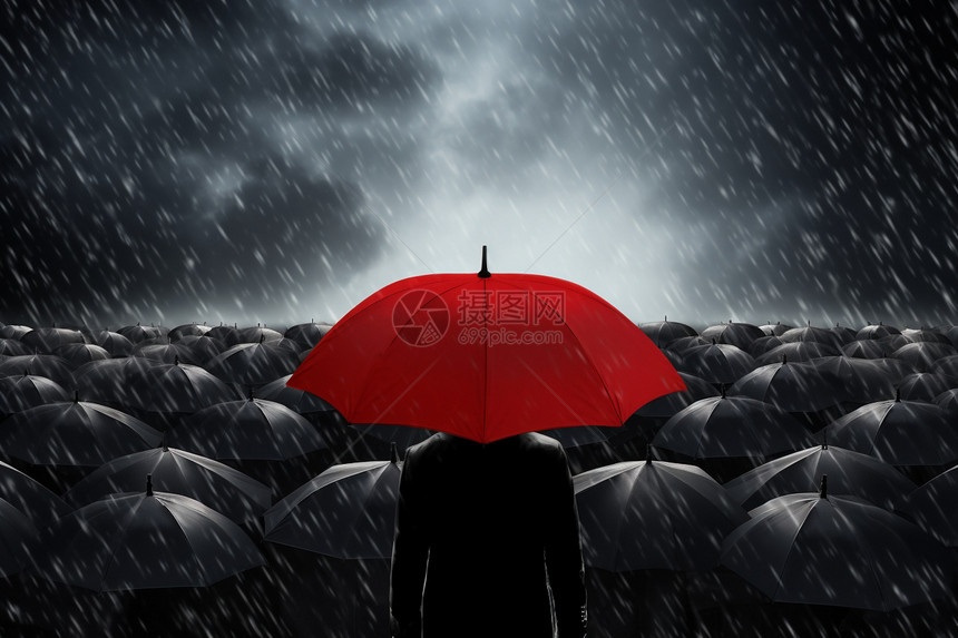 雨天打着红伞的人图片