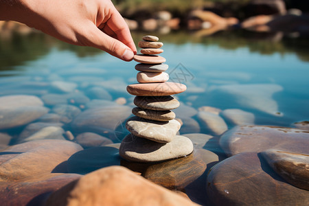 平衡在河面上的石头图片