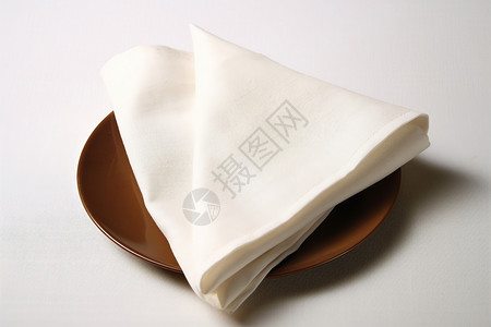 叠放整齐的白色餐巾图片