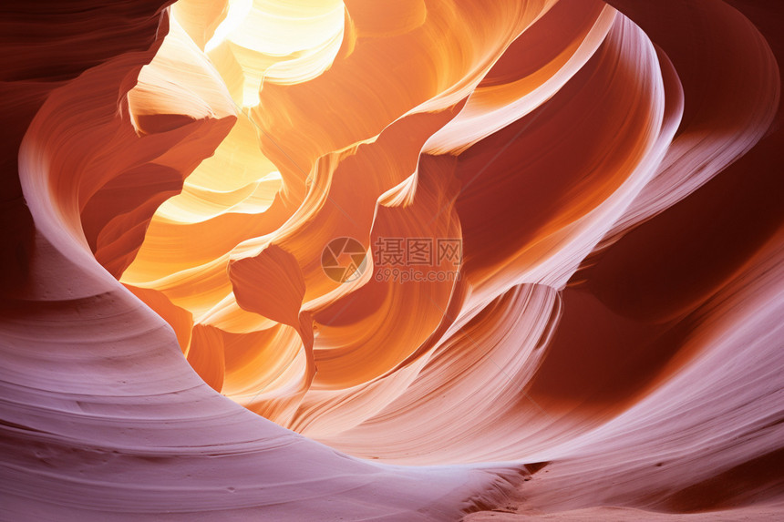壮观的沙漠奇特洞穴图片