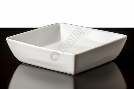 桌子上的白色瓷碗图片