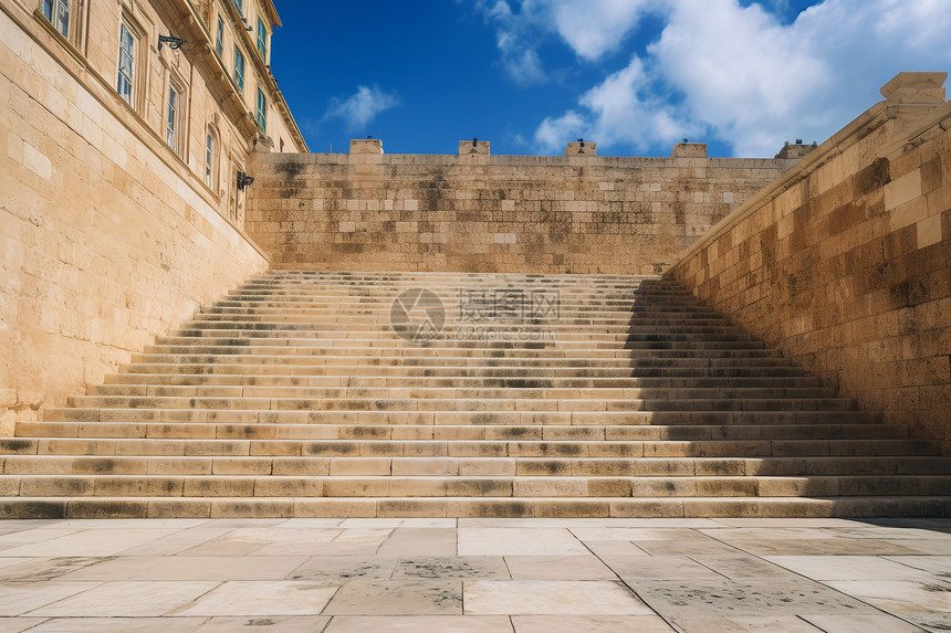古老的地中海建筑砖石台阶图片