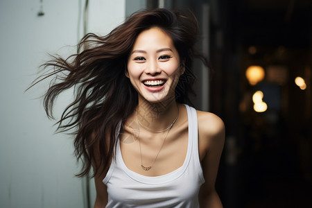 微笑表情的亚洲女子图片