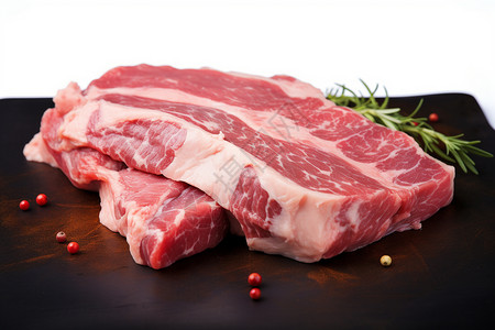 砧板上的生鲜猪肉背景图片