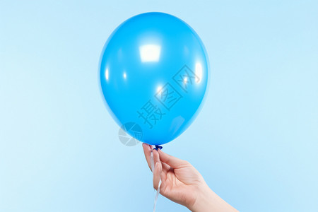 蓝色光亮的气球图片