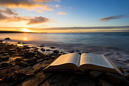 书本海洋水边摊开的书本背景
