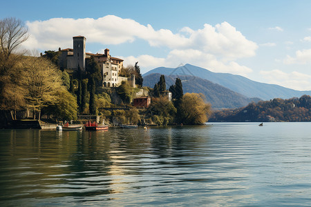 山水幽梦的罗马式古堡湖畔背景图片