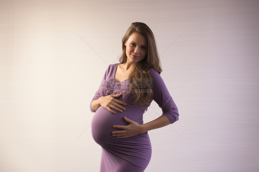 怀孕的女士图片