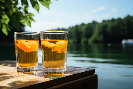 玻璃杯中新鲜的橙汁图片