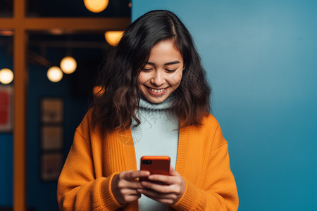 女孩正在用手机发送短信高清图片