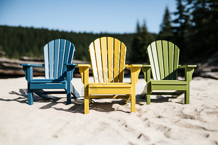 沙滩上彩色的椅子背景图片